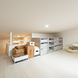 ⼩屋裏